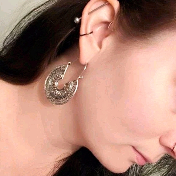 💖 2/$30 Boho silver hollow gypsy hoop earrings - Picture 5 of 10